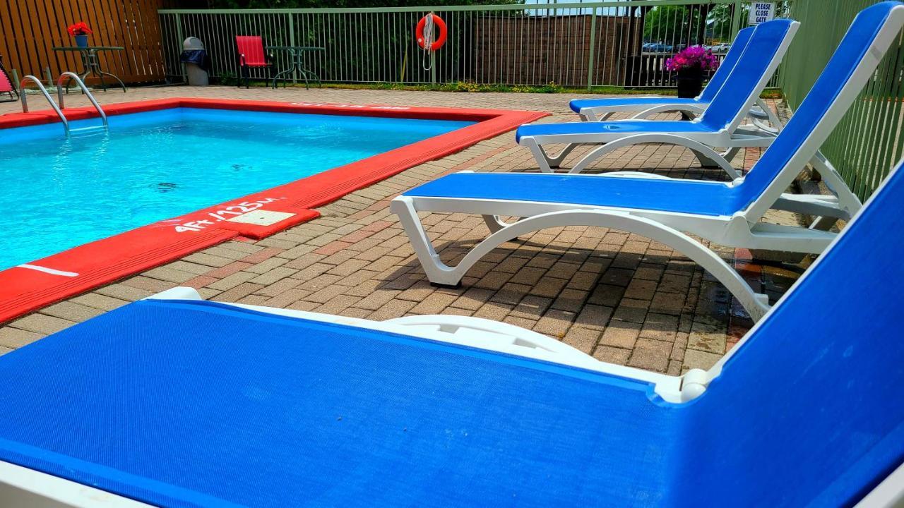 Quality Inn & Suites 1000 Islands Gananoque Eksteriør bilde