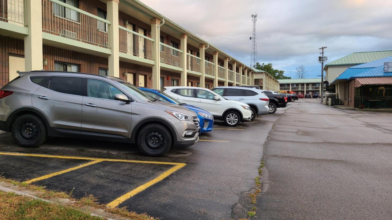 Quality Inn & Suites 1000 Islands Gananoque Eksteriør bilde