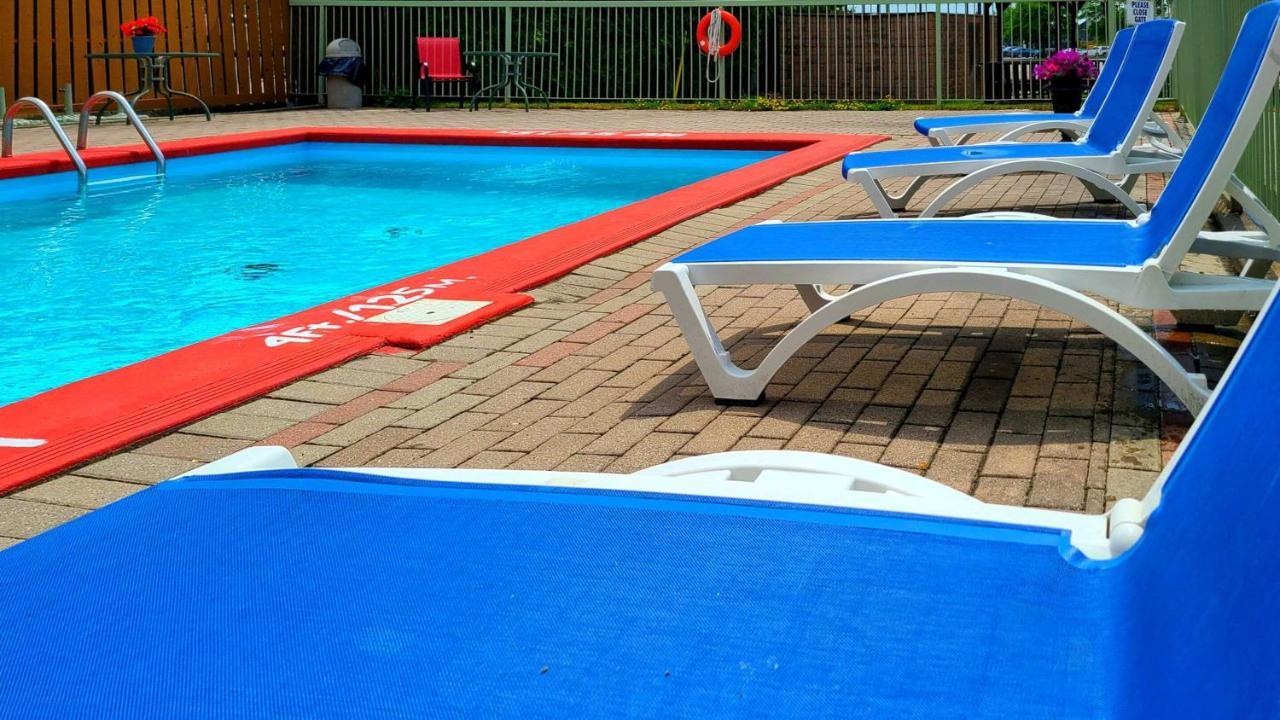Quality Inn & Suites 1000 Islands Gananoque Eksteriør bilde