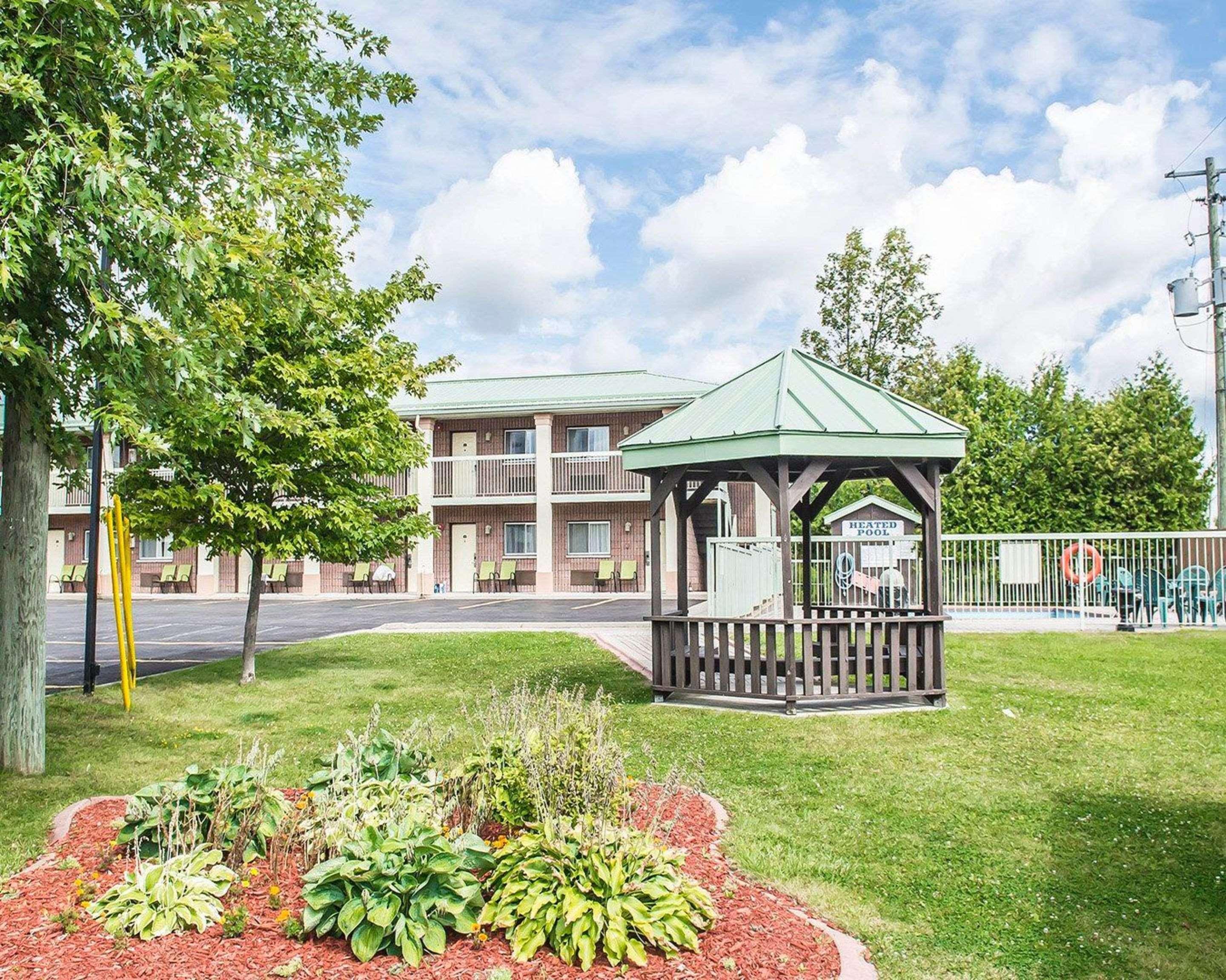 Quality Inn & Suites 1000 Islands Gananoque Eksteriør bilde